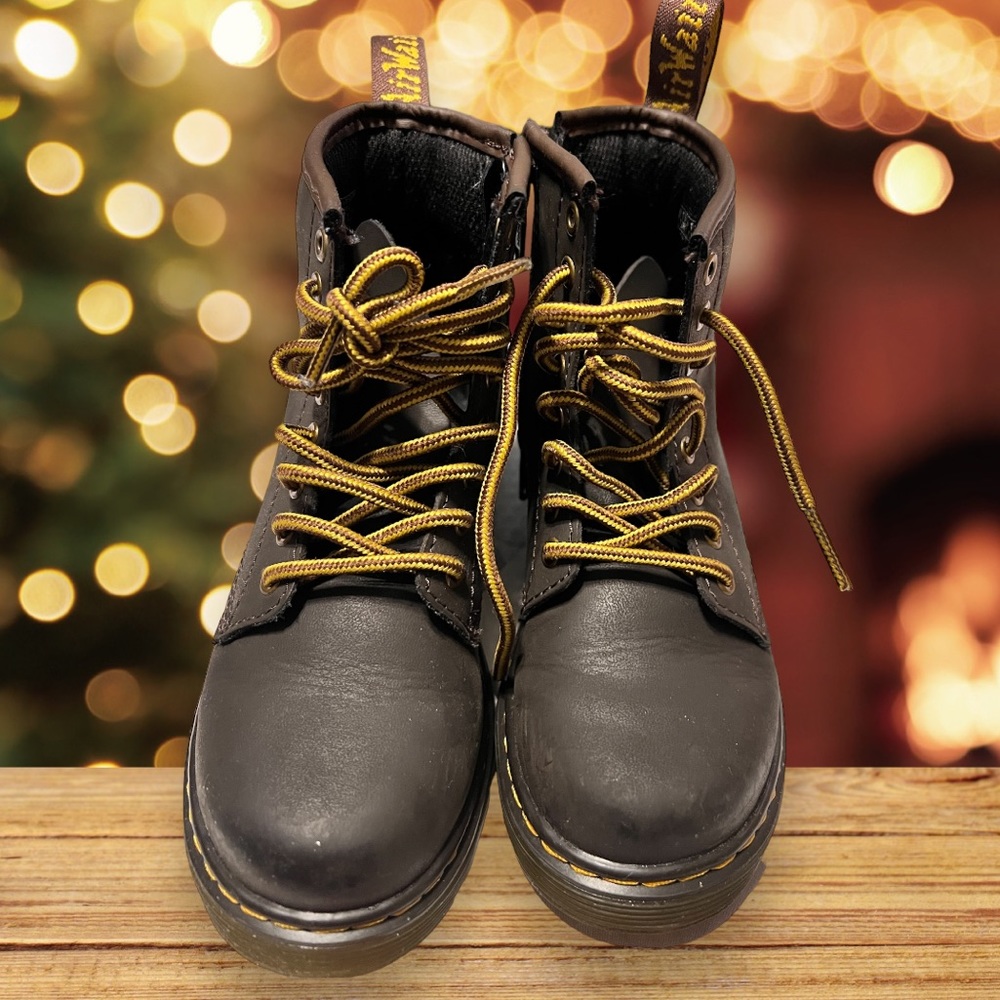 Kids Dr. Martens boots size 11c perfect conditions almost like new.